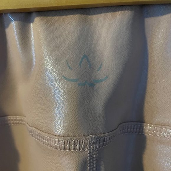 Pink Metallic Beyond Yoga Leggings (Small) - Picture 3 of 4